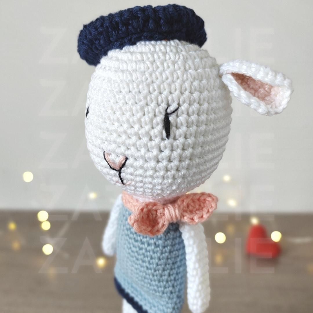 Boneca Ovelha Melinda Amigurumi