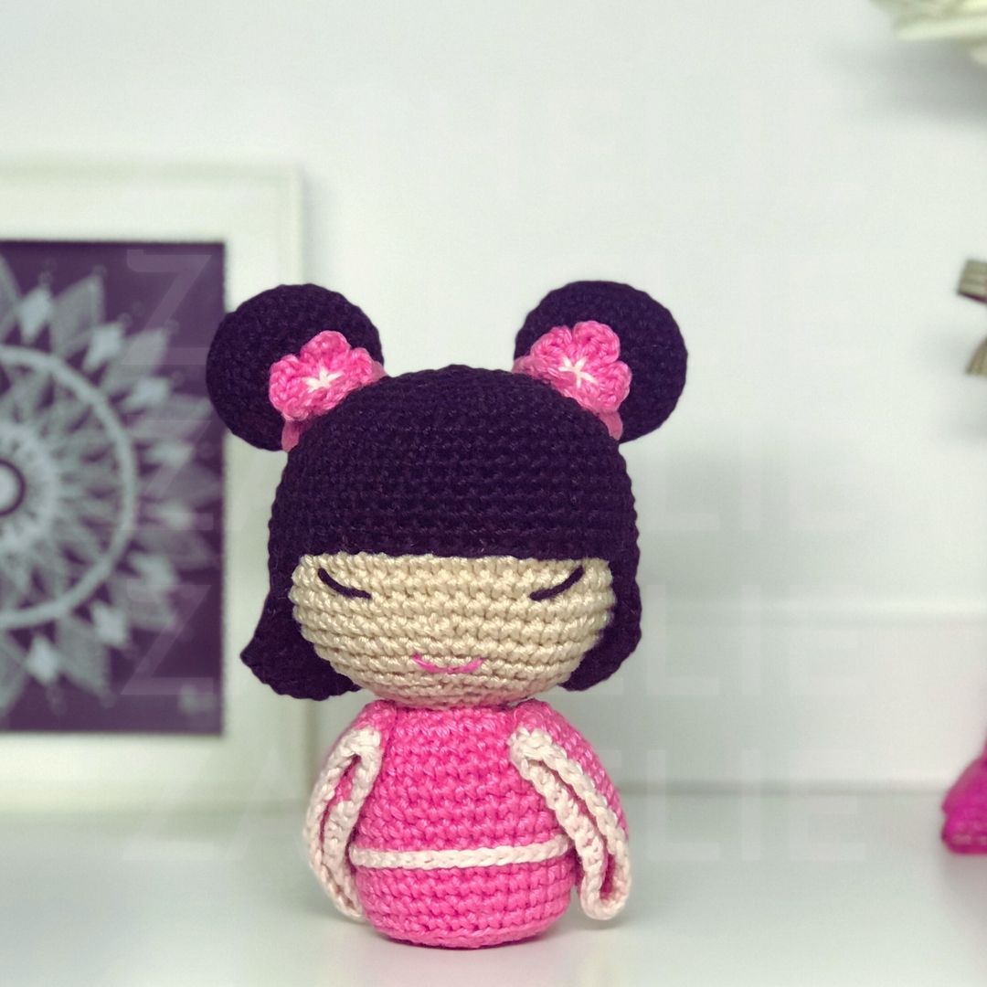 Boneca Kokeshi Amigurumi